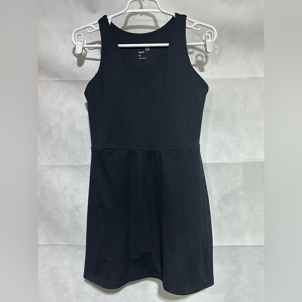 GAP Fit Women's M Shelf Bra Active Tennis Dress Built In Shorts Black Pickleball